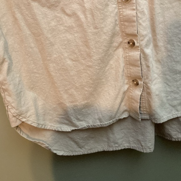 Banana Republic brown sleeveless button down cargo shirt. - Picture 3 of 6